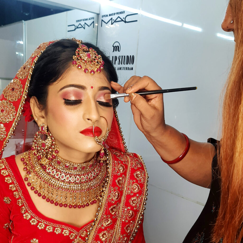 makeupcourse copy scaled 1 e1716975820149 makeupcourse copy scaled 1 e1716975820149