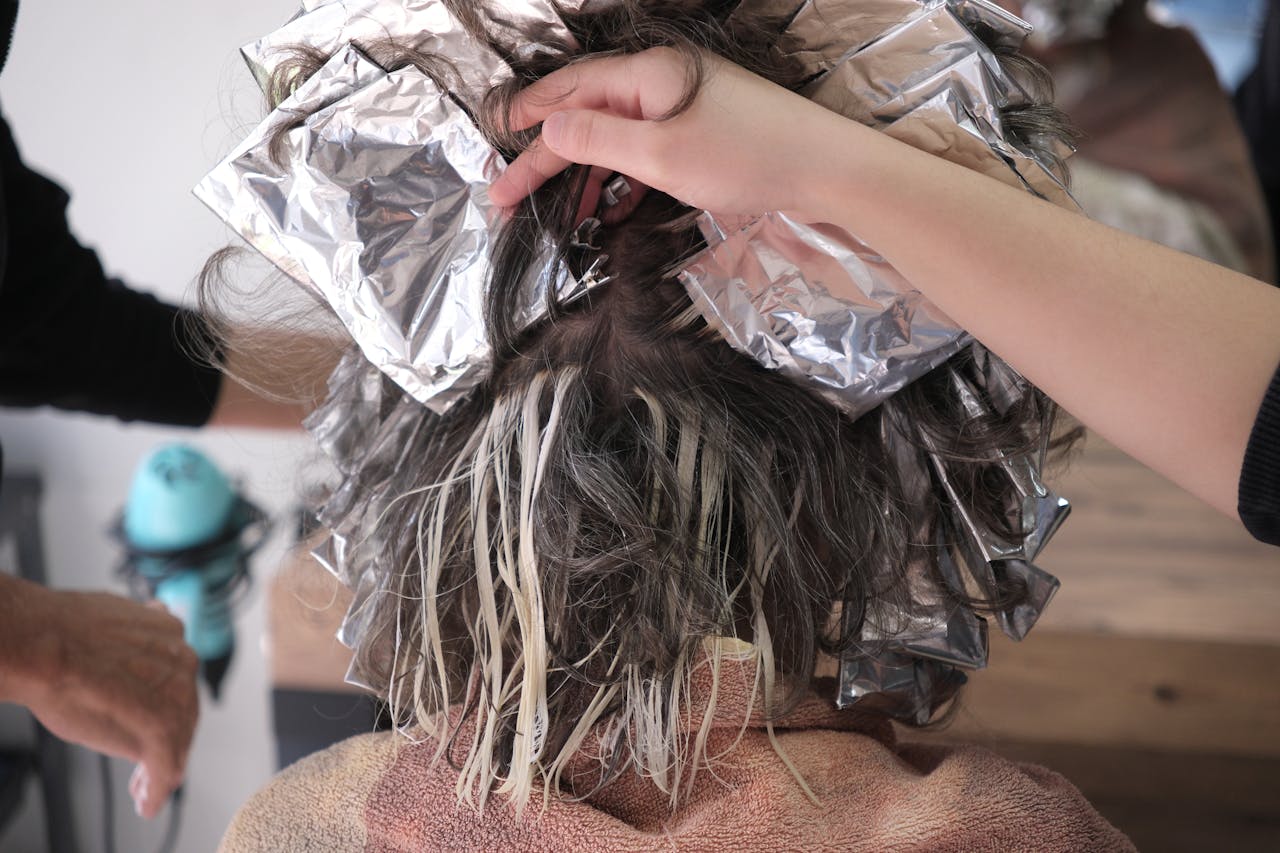 who-we-are A detailed shot of hair coloring process using foils at a salon in İzmir, Türkiye.